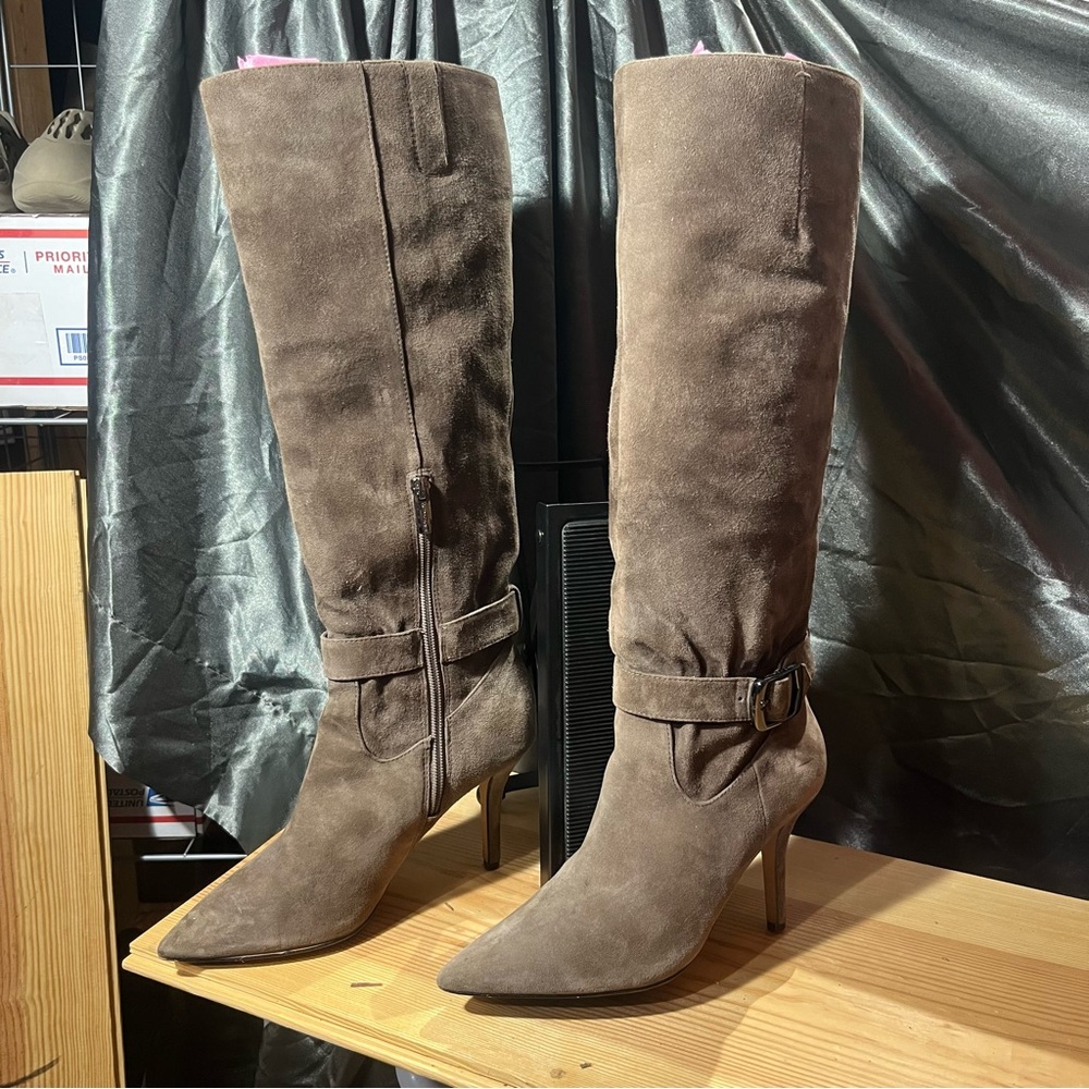 Elegant Brown Suede Vince Camuto Knee-High Boots Size 6 1/2